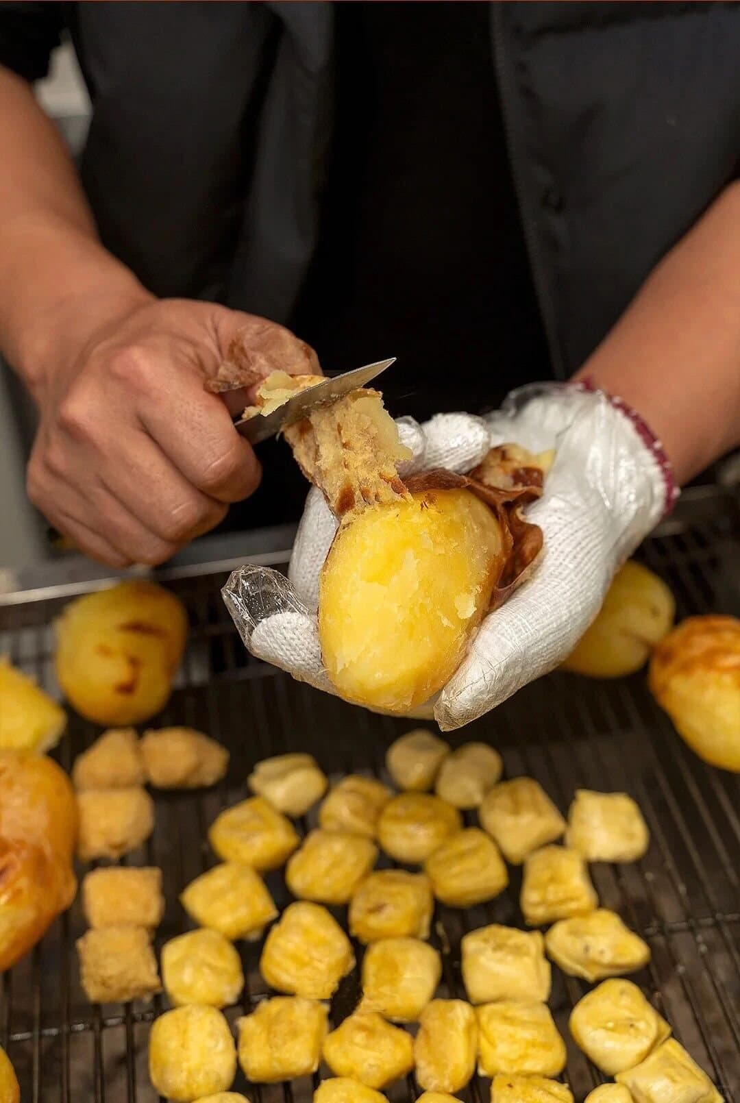 Yunnan Barbecue — a diner opening the soft center of grilled tofu