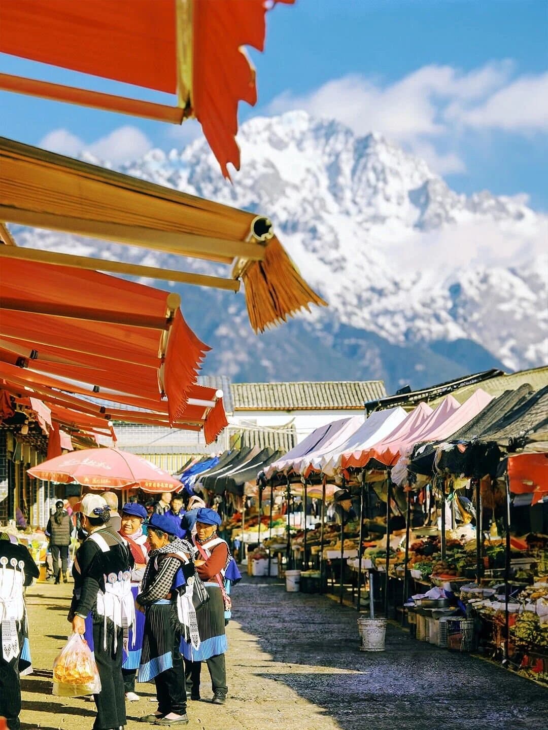 Yunnan in Spring: Follow the Local Market Basket