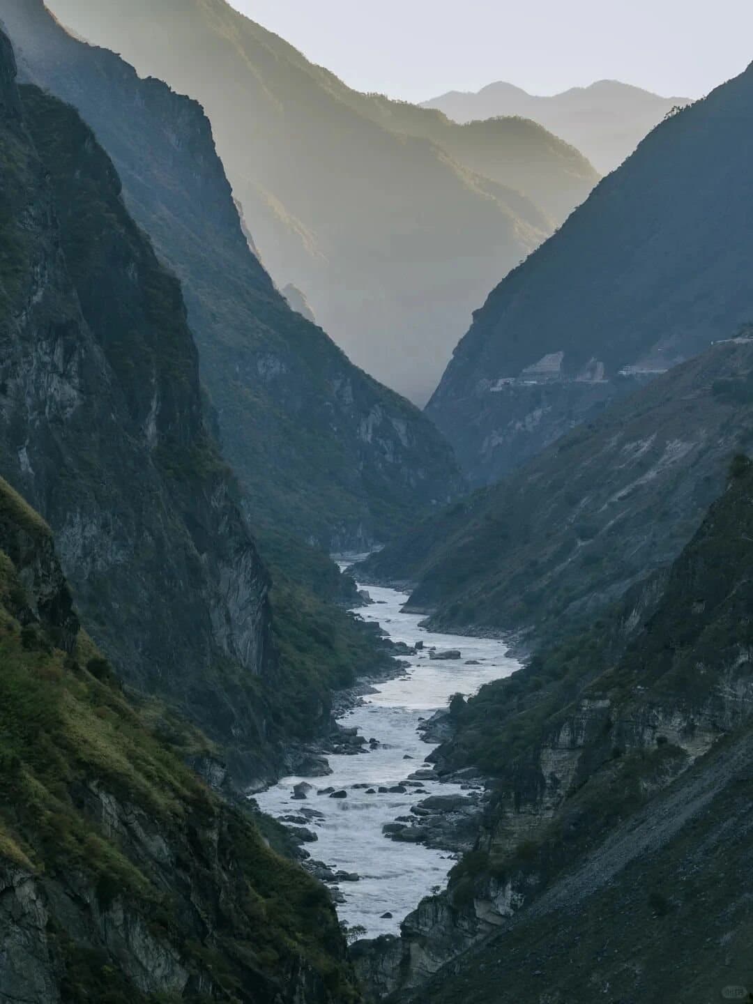 Tiger Leaping Gorge: Where Mountains and Water Become a Symphony