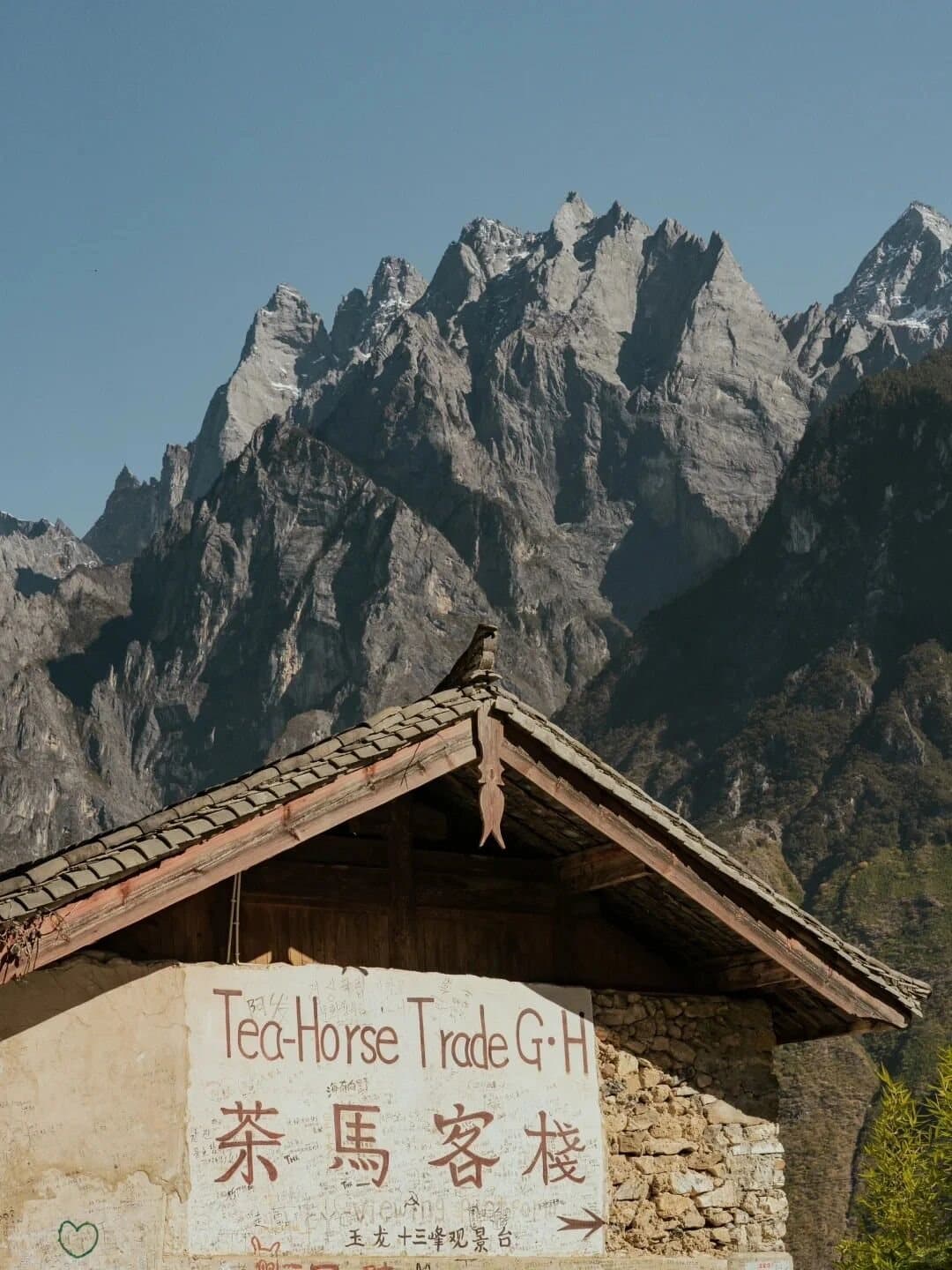 Tiger Leaping Gorge — a trail guesthouse below sharp limestone peaks