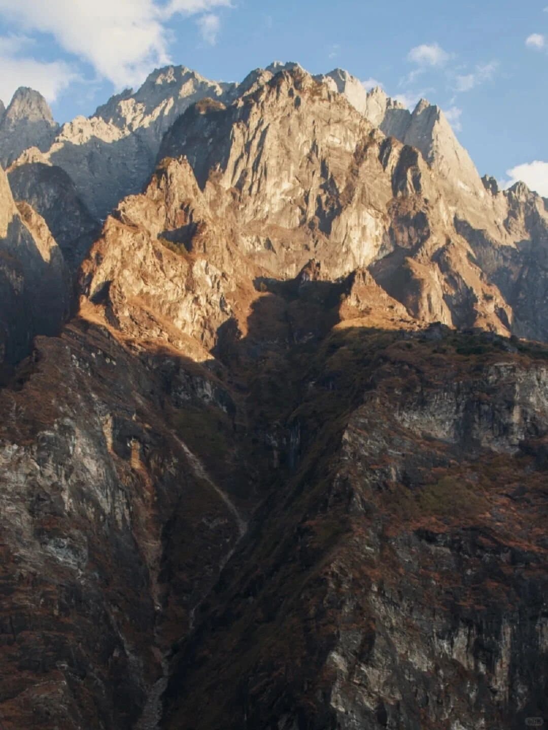 Tiger Leaping Gorge — sunlit peaks above the gorge