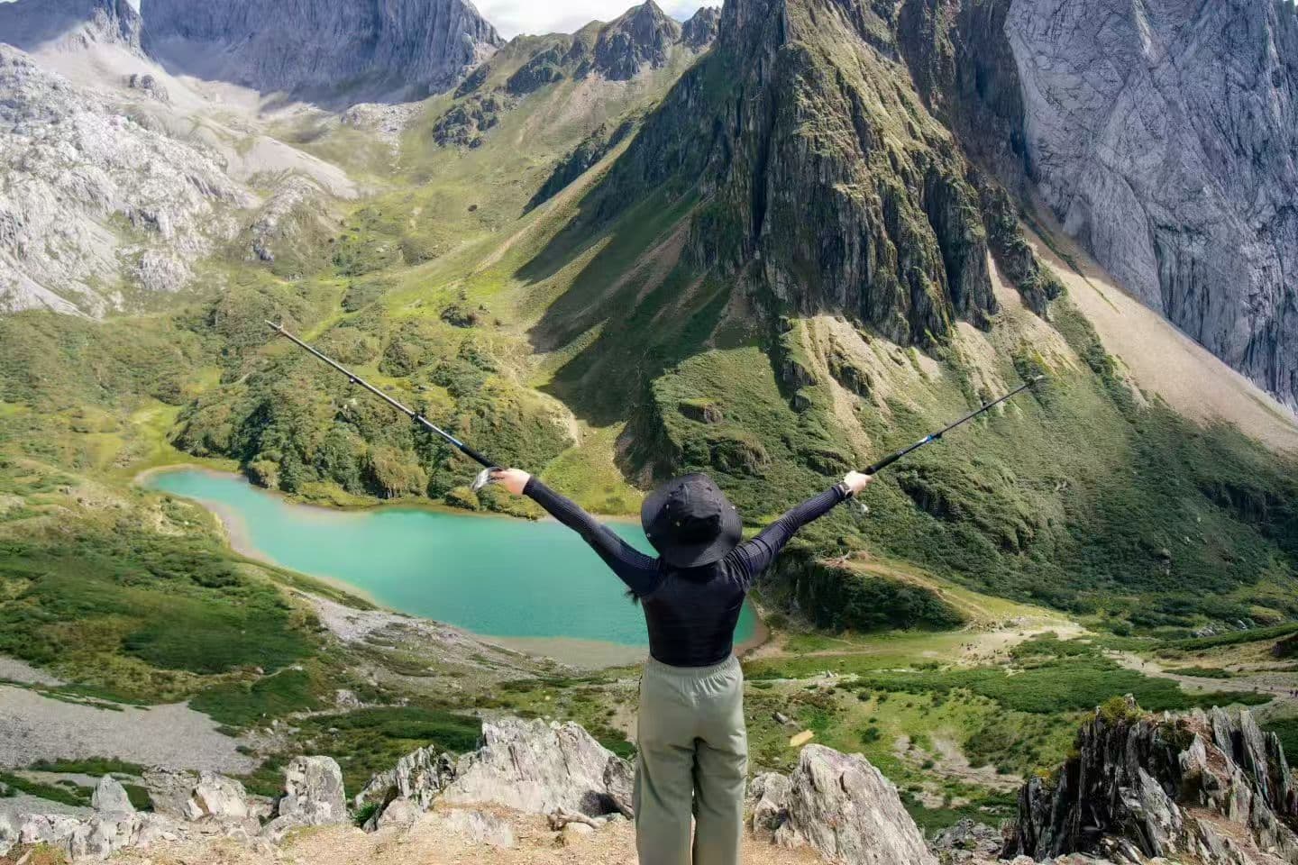 Abuji Lake & Tianbao Snow Mountain 1-Day Hiking Tour