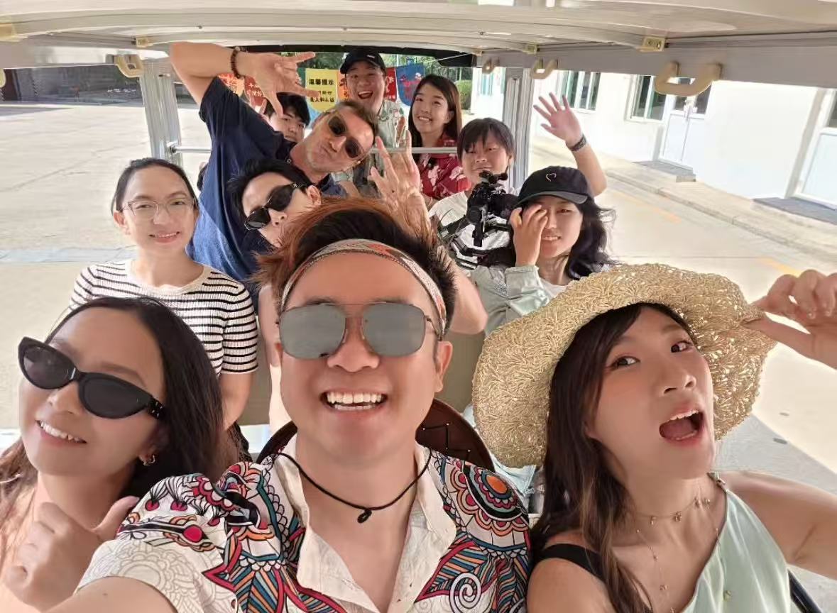 Travelers taking a cheerful selfie during a Yunnan trip
